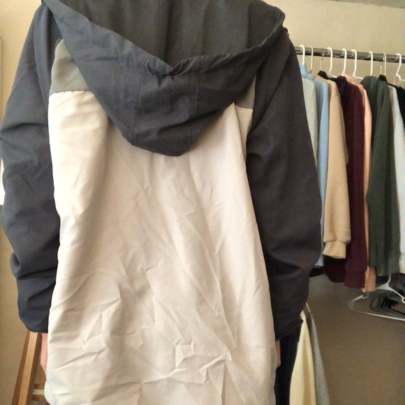 Very light wind breaker🌬 - Picture 4 of 6